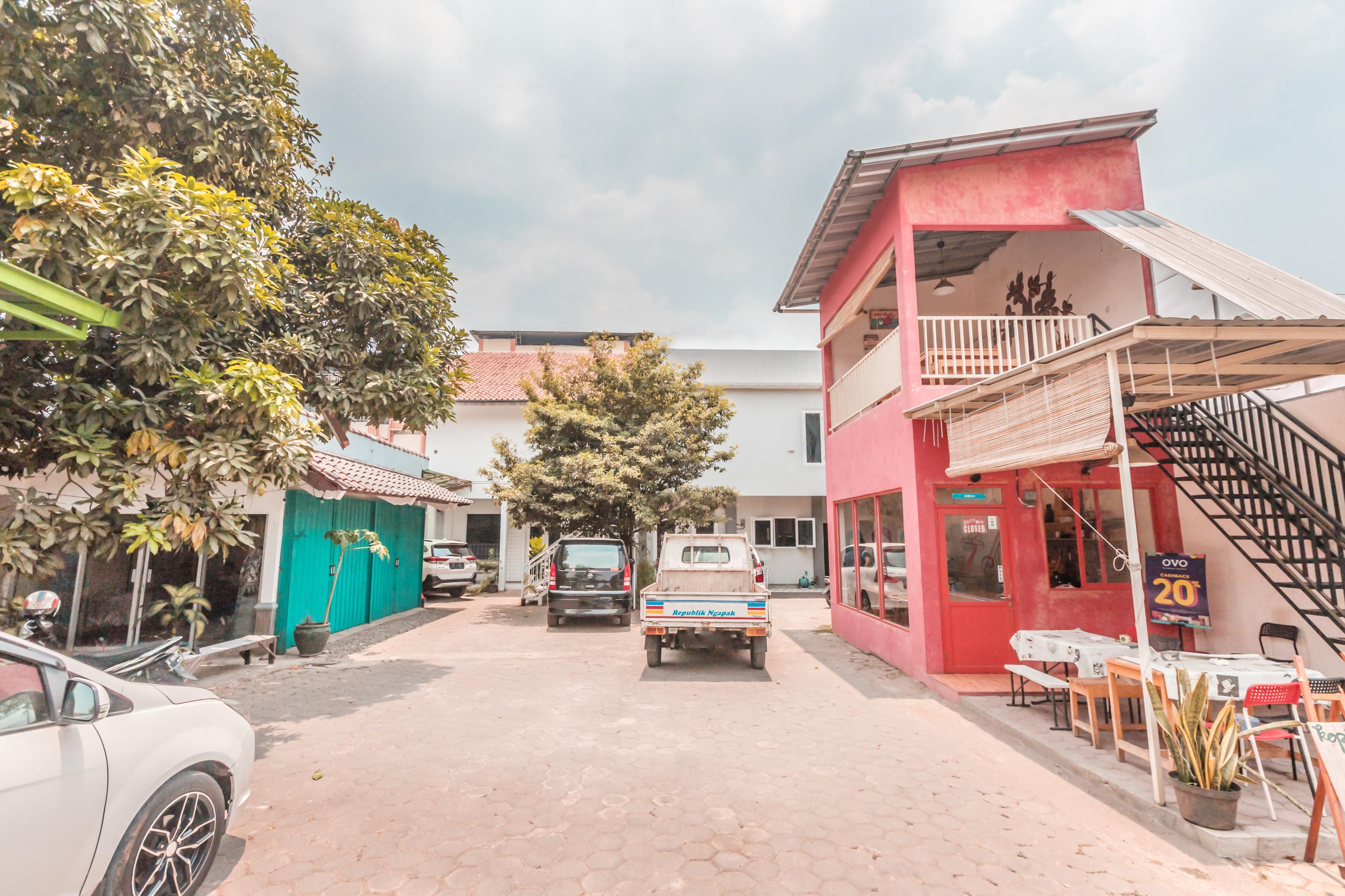 OYO 1555 Unik Guesthouse Syariah Jakarta Bagian luar foto