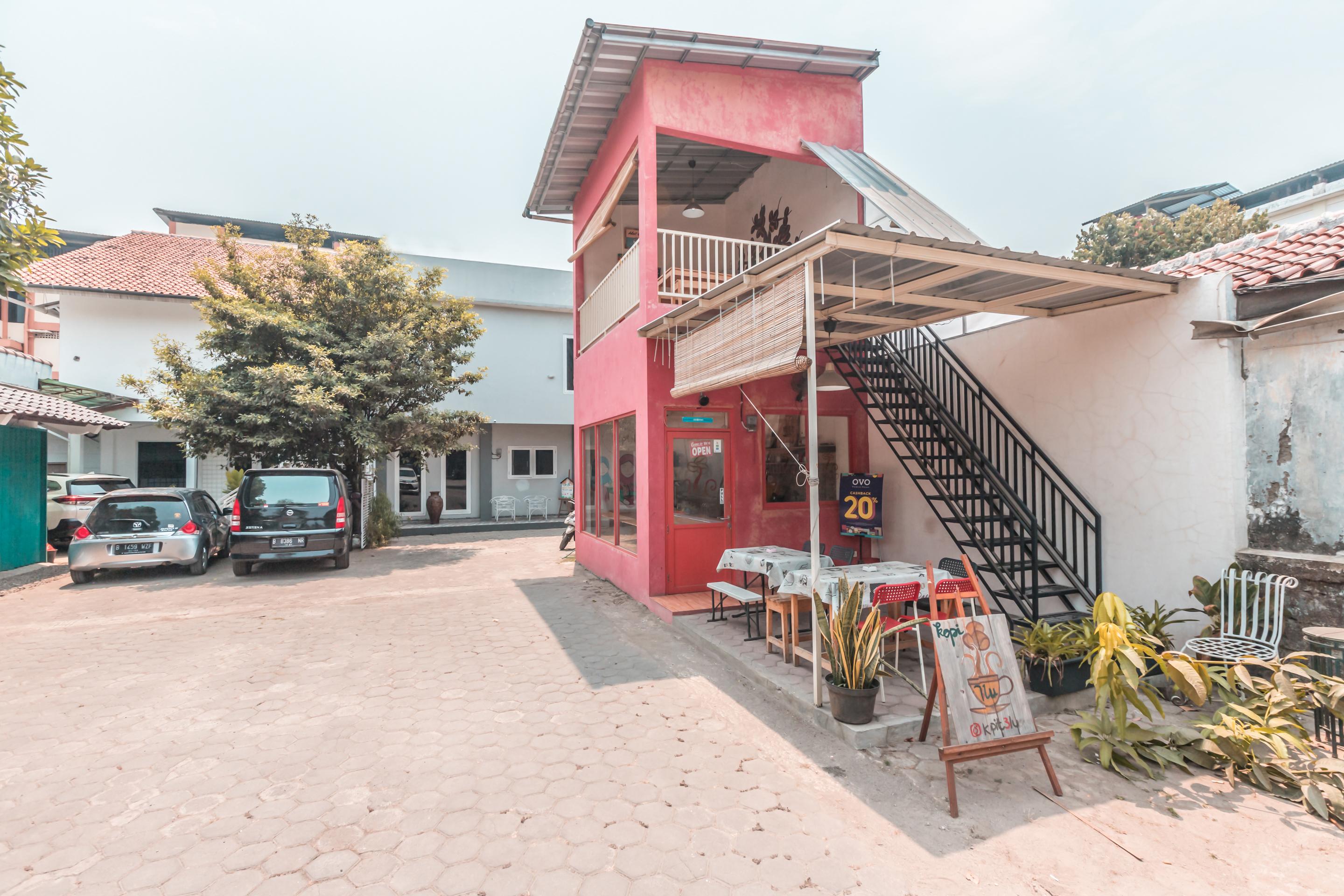 OYO 1555 Unik Guesthouse Syariah Jakarta Bagian luar foto